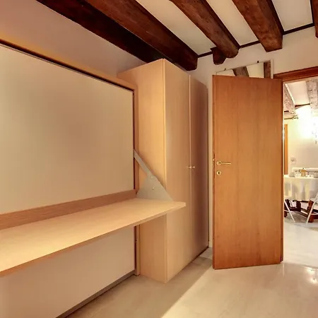 Smeraldo Loc-03081 Venice